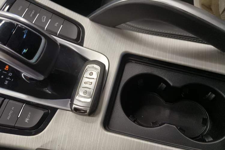 Used Geely Auto Emgrand X7 Sport 2020 1.8TD DCT Two-Wheel Drive Smart Connect 4G-Enabled Version
