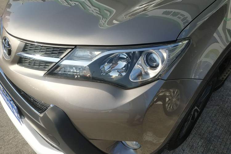 Used Toyota RAV4 2015 2.0L CVT Two-Wheel Drive Fashion Edition