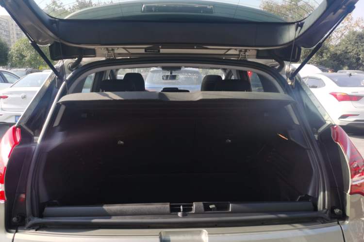 Used Peugeot 3008 2015 2.0L Automatic Classic Edition
