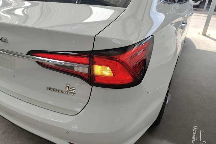 Used Roewe i5 2020 1.5L Automatic 4G Connect Luxury Flagship Edition
