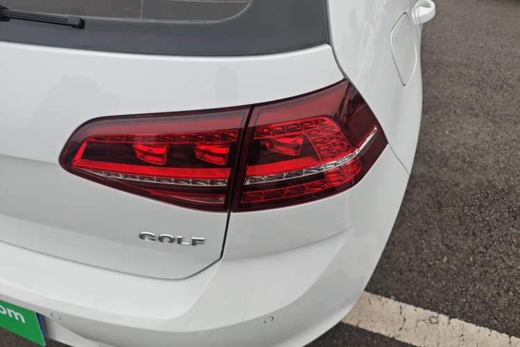 Used Volkswagen Golf 2017 1.6L Automatic Comfort Million-Vehicle Anniversary Edition
