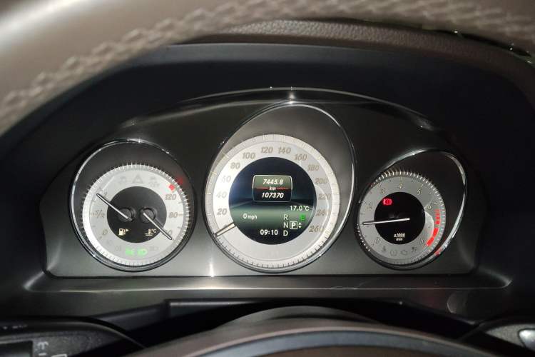 Used Mercedes-Benz GLK-Class 2013 GLK 300 4MATIC Dynamic Sunroof Model