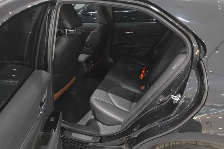 Used Toyota Camry 2023 2.0G Luxury Edition
