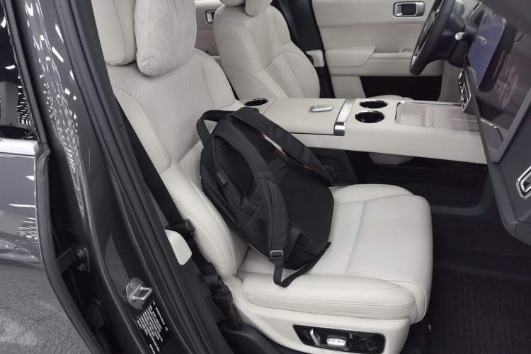 Used Li Auto L8 2023 Pro Model
