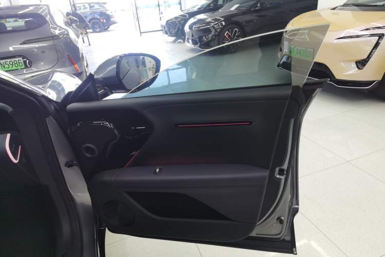 Used  07 2024 Max Extended-Range Edition
