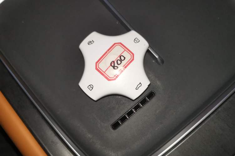 Used Dongfeng eπ eπ008 
