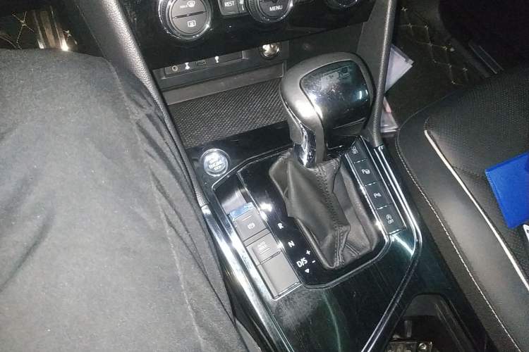 Used Volkswagen Tiguan L 2019 330TSI Automatic Two-Wheel Drive R-Line Flagship Model China VI Standard