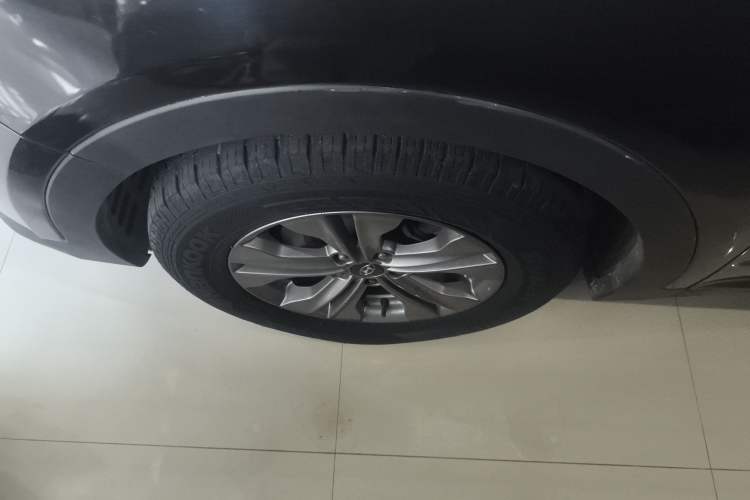 Used Hyundai Santa Fe 2013 2.4L Automatic Two-Wheel Drive Smart Version
