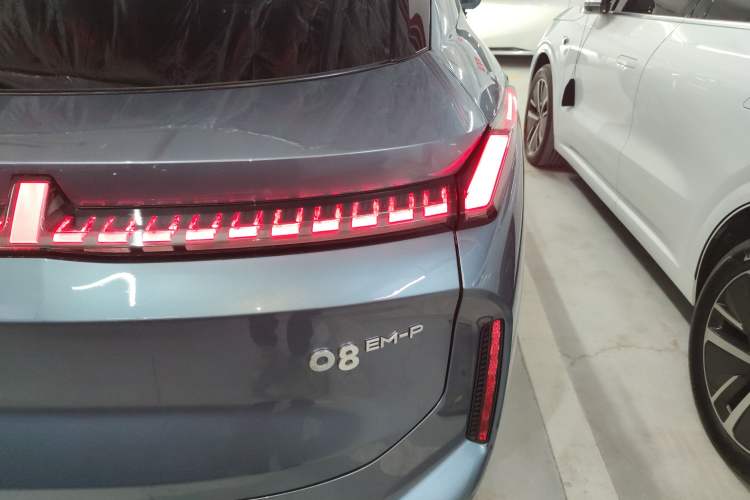 Used Lynk & Co 08 EM-P 2025 220 km All-Wheel-Drive Performance Halo
