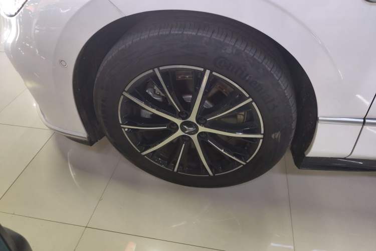 Used VOYAH PASSION 2024 PHEV Four-Wheel Drive Ultra-Long Range Executive Edition
