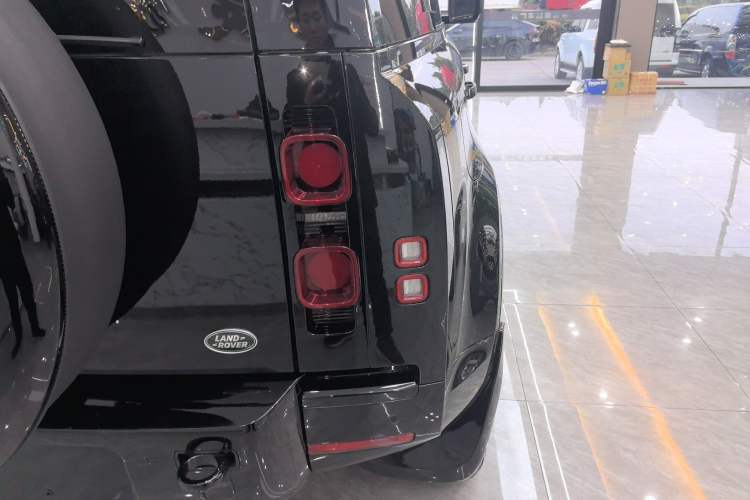 Used Land Rover Defender 2025 110 3.0T P400 – Dynamic HSE
