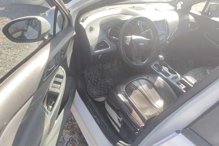 Used Chevrolet Cruze 2017 1.5L Automatic Pioneer Sunroof Edition
