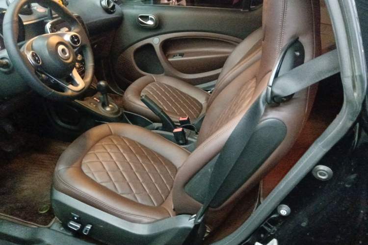 Used  fortwo 2019 0.9T 66kW Hardtop Wind Power Edition China VI
