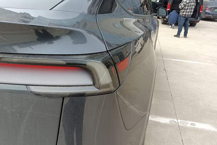 Used Tesla Model Y 2025 Rear-Wheel-Drive Version
