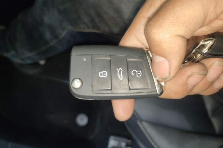 Used Volkswagen Tharu 2023 300TSI Two-Wheel-Drive Full Moon Edition
