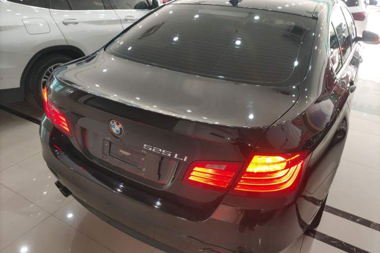Used BMW 5 Series 2014 525Li Leading Model
