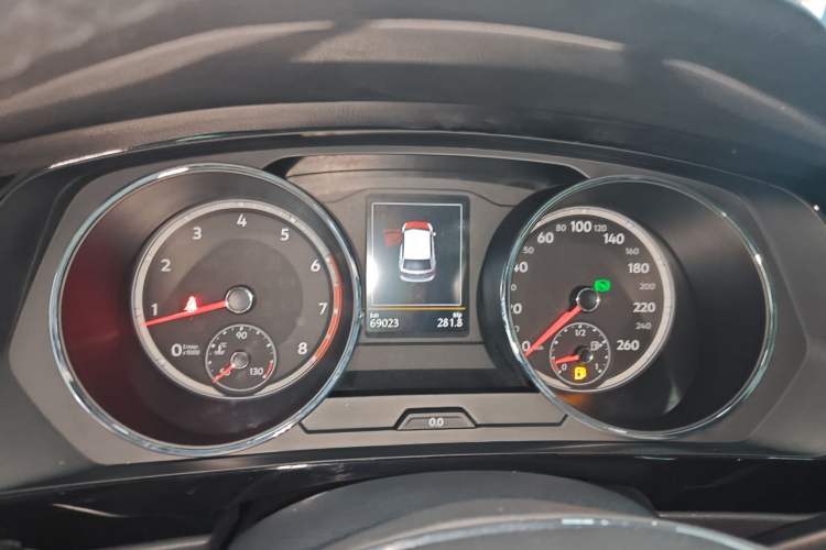 Used Volkswagen Tiguan L 2019 330TSI Automatic Two-Wheel Drive Smart Luxury Version China V Emission Standard
