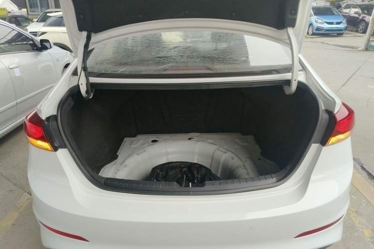 Used Hyundai Elantra 2016 1.6L Automatic ZhiXuan – Elite Version
