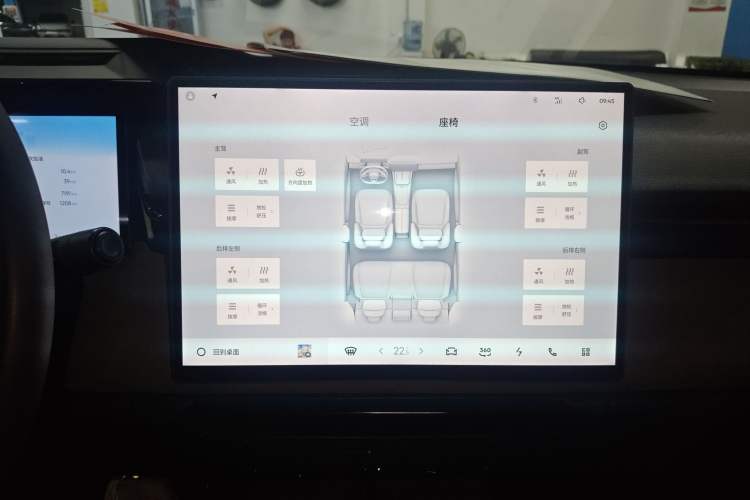 Used Lynk & Co 08 EM-P 2025 220 km All-Wheel-Drive Performance Halo
