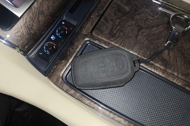 Used Toyota Alphard 2021 Dual-Motor 2.5L Premium Edition
