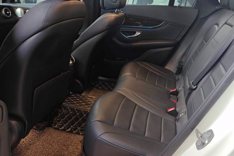 Used Mercedes-Benz GLC 2019 GLC 260 L 4MATIC Dynamic Model