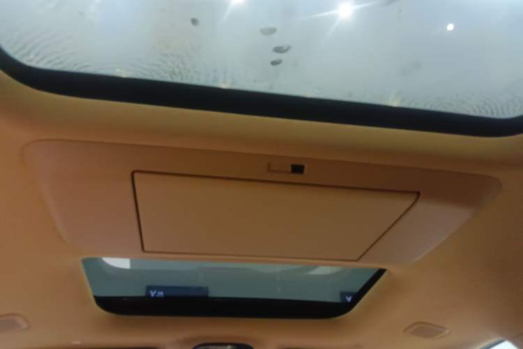 Used VOYAH Dream 2025 PHEV Four-Wheel-Drive Flagship Kunpeng Edition
