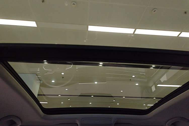 Used Volkswagen Tiguan L 2024 Outstanding Model 330TSI Automatic Two-Wheel Drive R-Line Dragon Glory Edition
