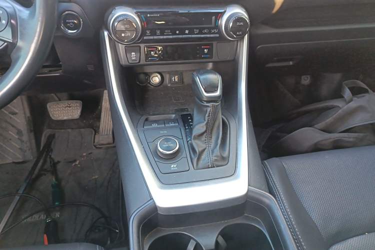 Used Toyota Wildlander 2023 Dual-Motor 2.5L E-CVT Four-Wheel Drive Prestige Edition
