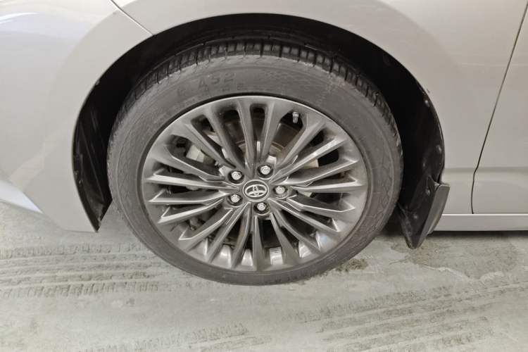 Used Toyota Avalon 2019 2.0L XLE Premium Edition China VI