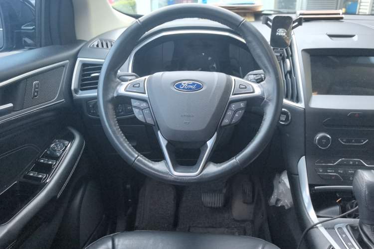 Used Ford Edge 2015 2.0T GTDi Two-Wheel-Drive High-Line Version
