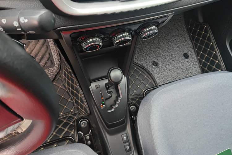 Used Toyota YARiS L Zhi Xian 2019 1.5E CVT Dynamic Edition China VI compliant