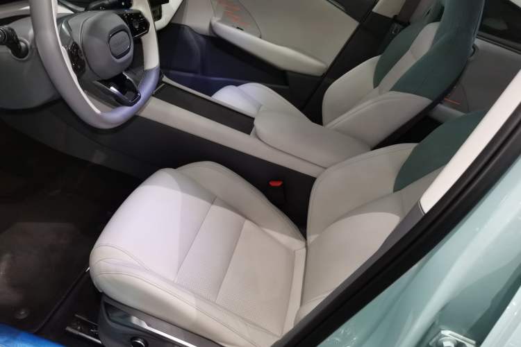 Used Lynk & Co 06 EM-P 2023 EM-P 126 Long-Range Halo
