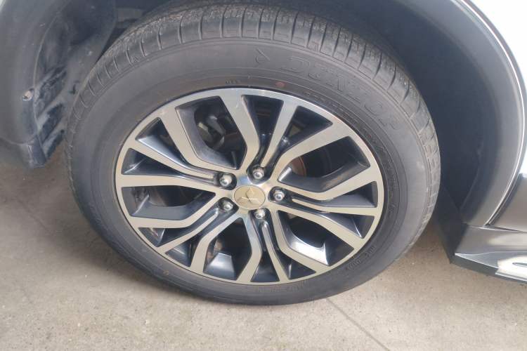 Used Mitsubishi Outlander 2016 2.4L 4x4 Luxury Edition 7-Seater
