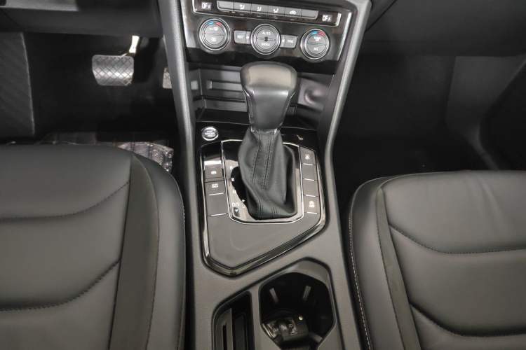 Used Volkswagen Tiguan L 2019 330TSI Automatic Two-Wheel Drive Panoramic Comfort Edition China VI Standard
