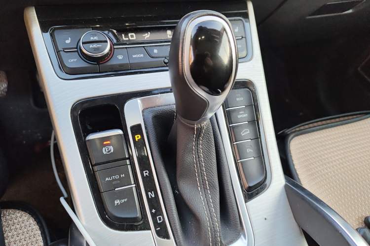 Used Geely Auto Emgrand X7 Sport 2018 1.8TD Automatic Two-Wheel Drive Smart 4G Connected Version