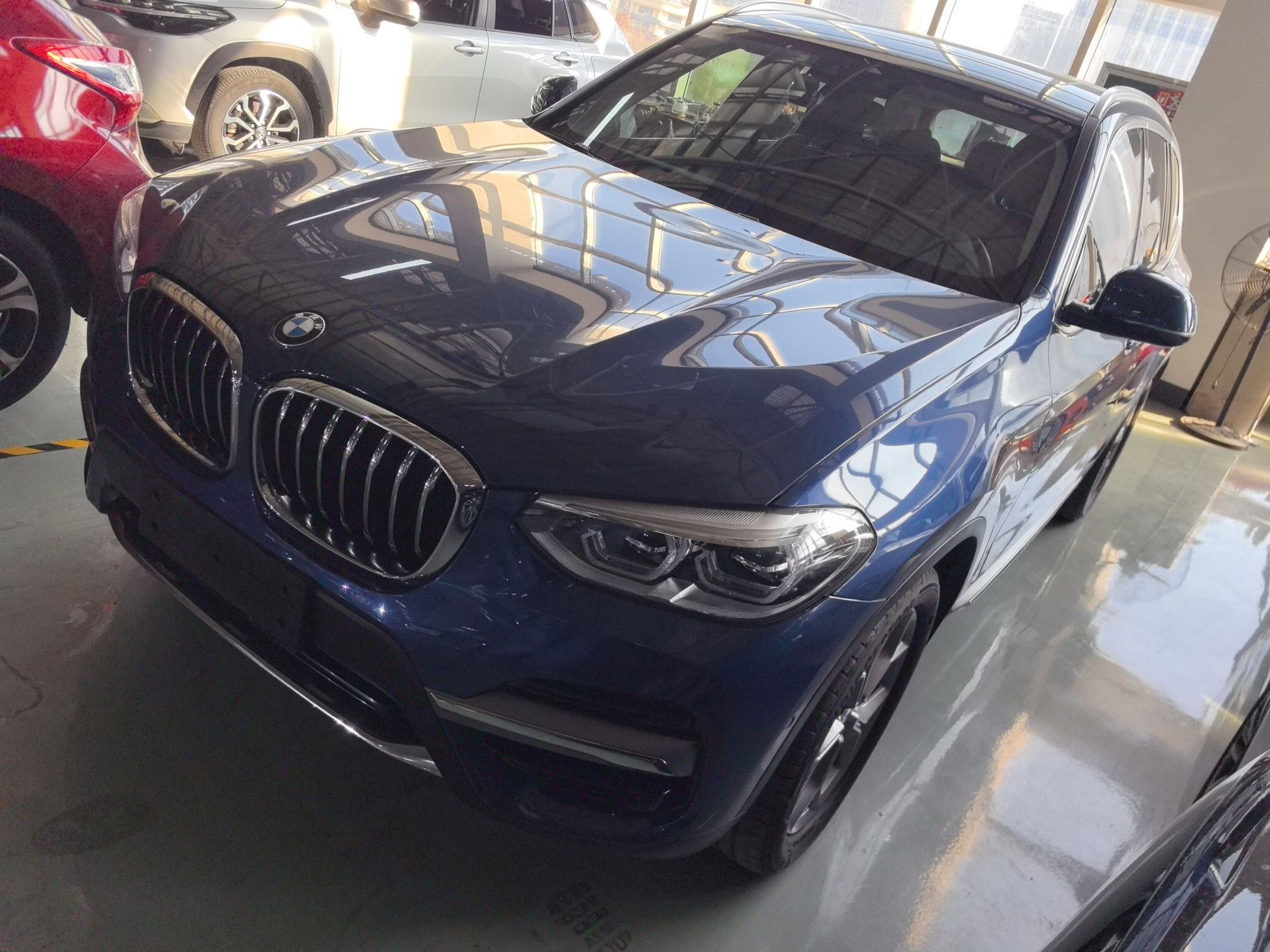 Под передней частью автомобиля