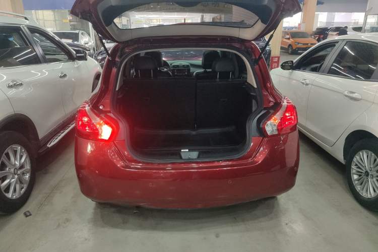 Used Nissan Tiida 2014 1.6L CVT Smart Model
