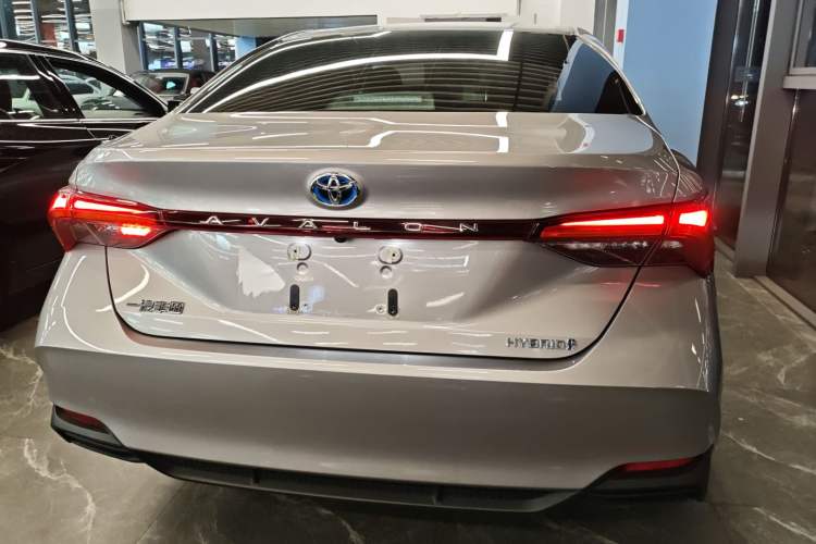 Used Toyota Avalon 2019 Dual-Engine 2.5L Luxury Edition China VI Standard
