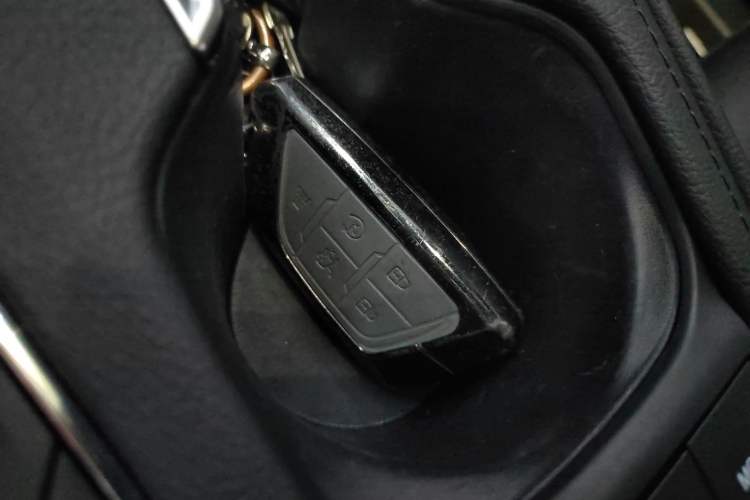 Used Cadillac XT4 2024 28T Two-Wheel-Drive Luxury Version
