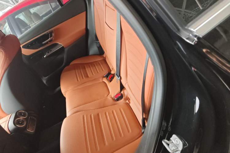 Used Mercedes-Benz GLC 2024 Facelifted GLC 260 L 4MATIC Luxury Version 5 Seats
