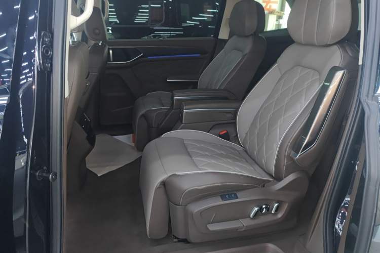 Used Volkswagen Viloran 2024 380TSI Premium Edition
