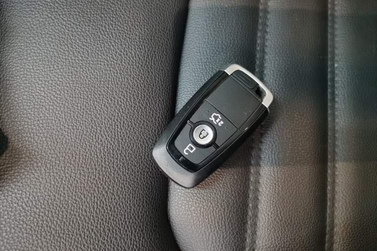 Used Ford Edge 2018 EcoBoost 245 Two-Wheel-Drive Titanium 7-Seater China VI Standard