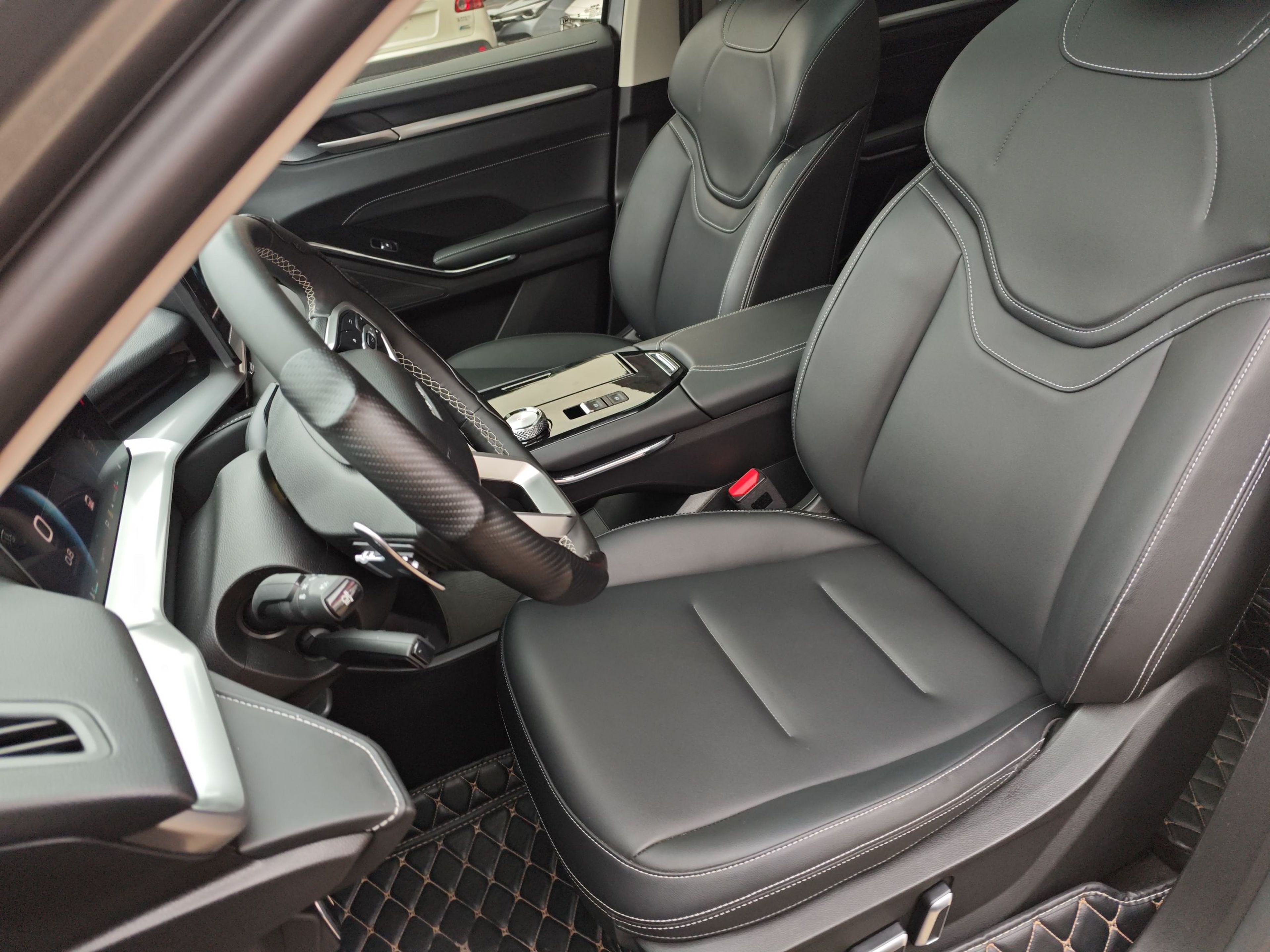 Переднее сиденье в автомобиле