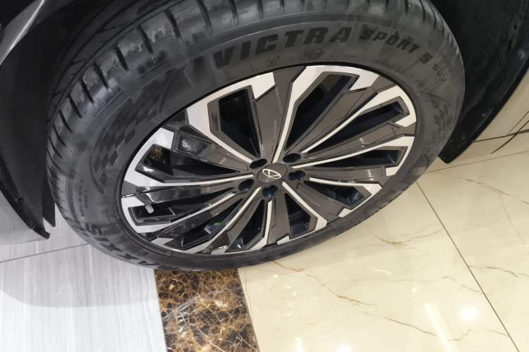 Used Chery Tiggo 9 2025 2.0T Dual-Clutch Two-Wheel Drive Black Samurai Edition 5 Seats