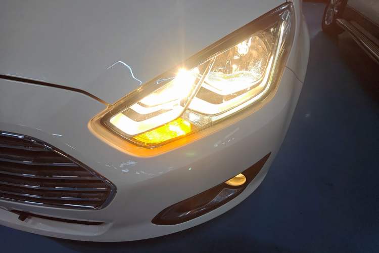 Used Ford Escort 2015 1.5L Automatic Fashion Model
