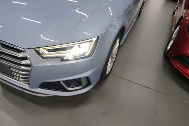 Used Audi A4L 2019 40 TFSI Fashion Edition China VI Emission Standard