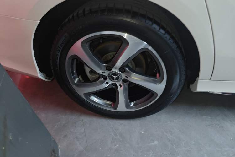 Used Mercedes-Benz E-Class 2019 E 300 L Sporty and Stylish Model