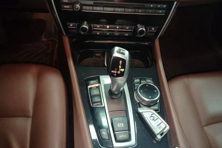 Used BMW 5 Series GT 2014 528i Leading Model
