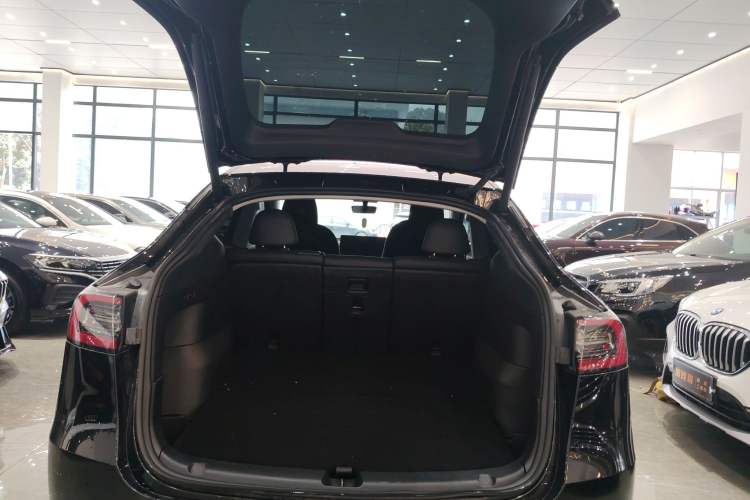 Used Tesla Model Y 2023 Rear-Wheel-Drive Version
