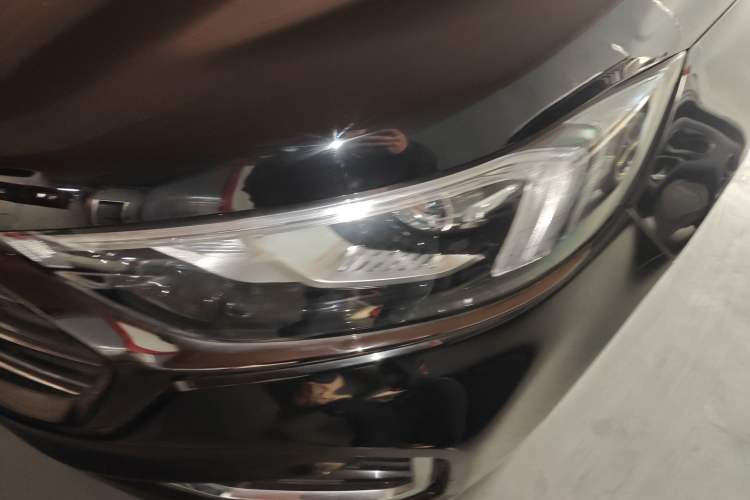 Used Ford Edge 2021 PLUS EcoBoost 245 Two-Wheel-Drive Titanium 7-Seater
